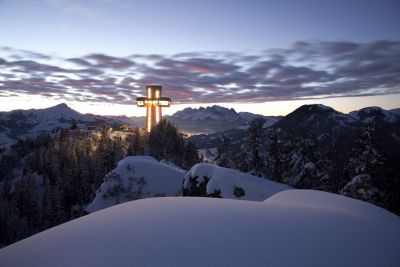 Bild © alpline: Ausflugsziel Jakobskreuz auf der Buchensteinwand im PillerseeTal