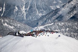 Über 3.000 Zuseher fanden sich am Samstag bei Bilderbuchwetter am Lärchfilzkogel ein, um ein Auge auf die Freeride-Weltelite zu werfen. // Credit: FWT15/DCarlier